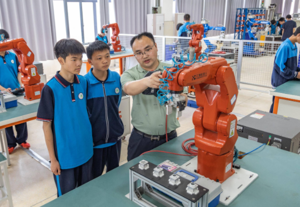 >承担工业园区技术人才培育构建基于大模型的产教供需对接渠道