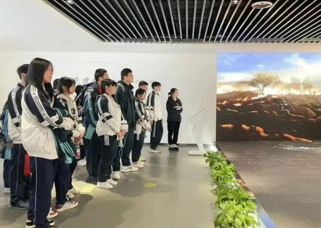>联动企业与高校建立成长渠道为学生提供多元化开展路径