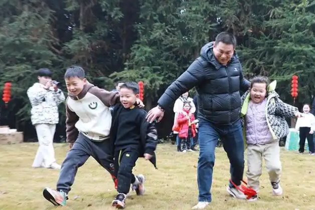 >家长容易陷入焦虑控制遭遇反抗无力更焦虑的恶性循环