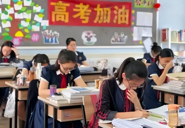 >高考甚至考研读博改变了自己的命运教育公正已是基本的社会共识