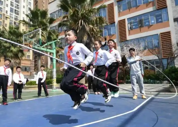 >致力于提高教师素质与教学才能为区域教育注入新的生机