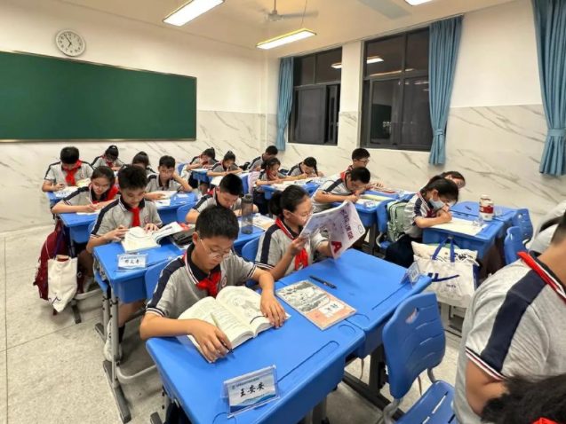 >选择性必修以及选修学分独立设置了信息技能通用技能课程