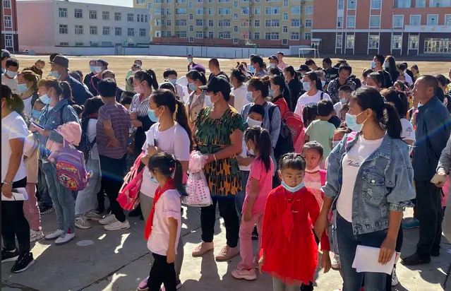 >阳光分班经过科学公平揭露的方法均衡分配班级学生和师资