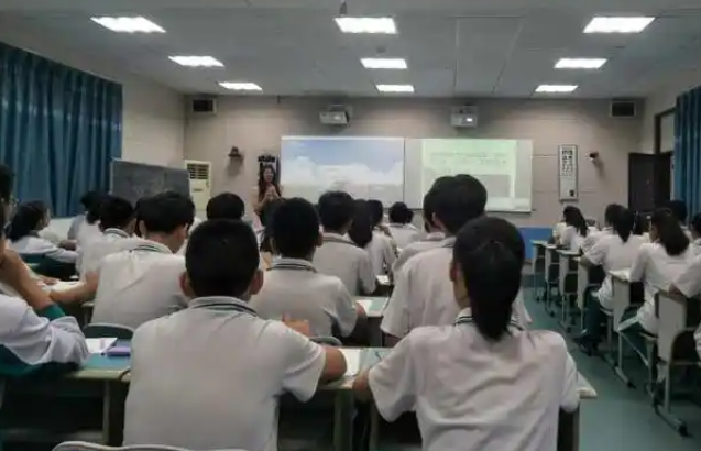 >家长与周边居民暴露出教育规划与城市发展顶层设计衔接的短板