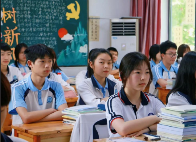 >实施中考高考归纳变革构建有利于学生健康成长的人才培养系统