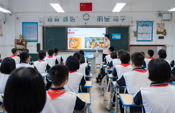 >校园全掩盖双减作业学生获得感显着增强更高质量的方向跨进