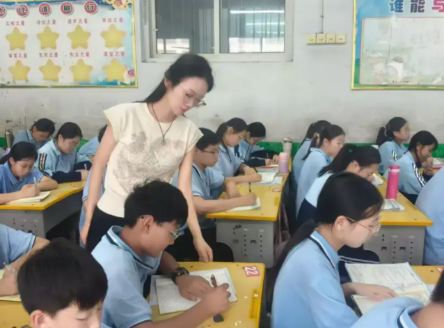 >教育数字化人工智能赋能变化技术革命的步伐非常快有很大不同