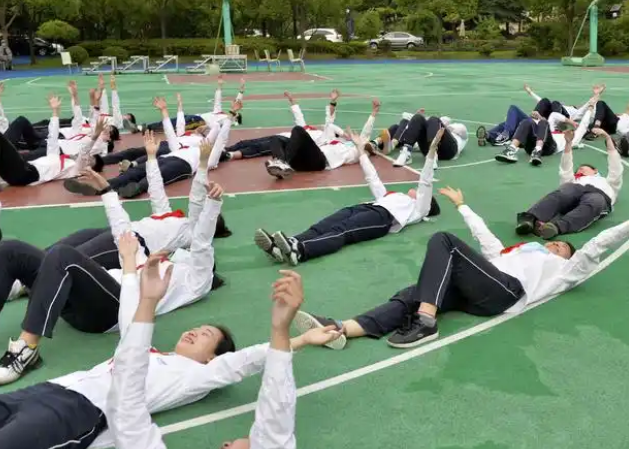 >沁润每个心灵以学生为本打造高效讲堂师生结对定制学科成长方案