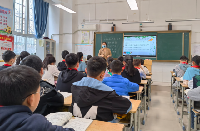 >优质均衡方向加速跨进并积极探索高中教育特征多元展开新途径