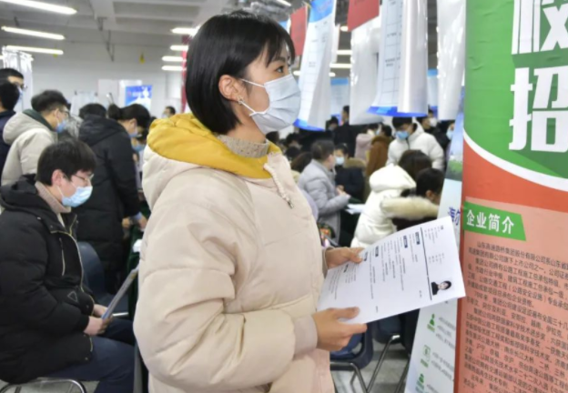 >加强安全教育及时发布虚假招聘求职诈骗等典型案例增强风险防范