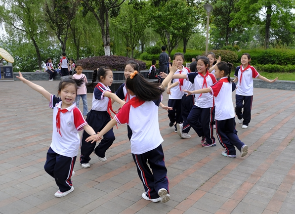 >小学生所受到的科学教育一定是也很简单在学习后被遗忘
